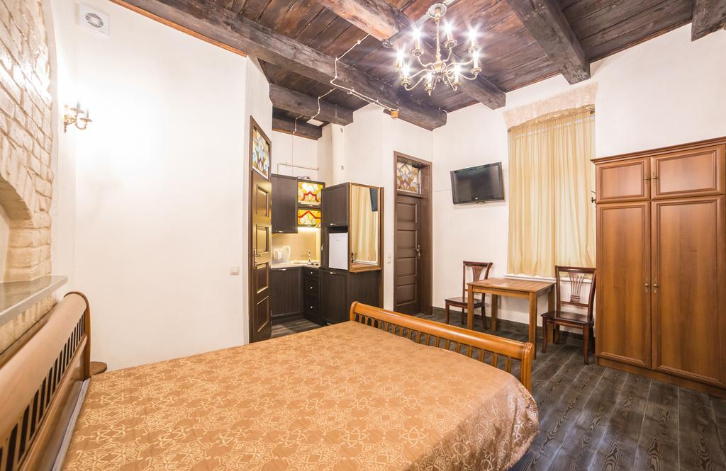 Apartment On Valova 16-2- 2 Minutes To Market Square Lvov Exteriér fotografie